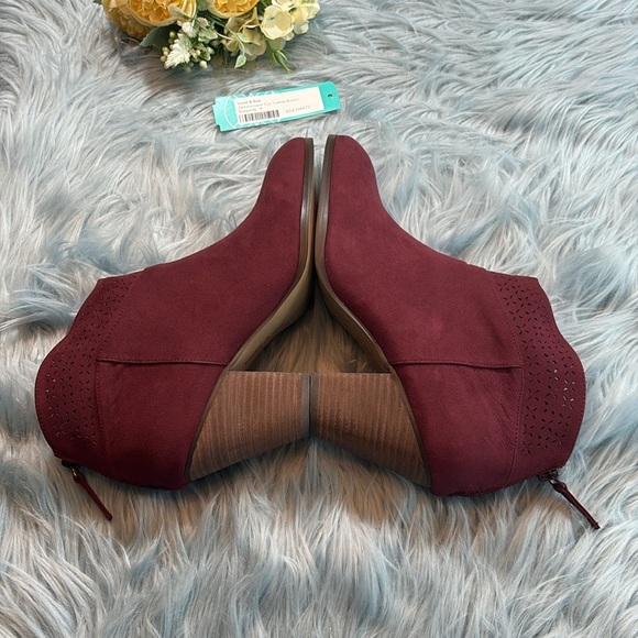 NWT Violet & Red Jackson Lazer Cut Topline Booties in Burgundy - Picture 5 of 11